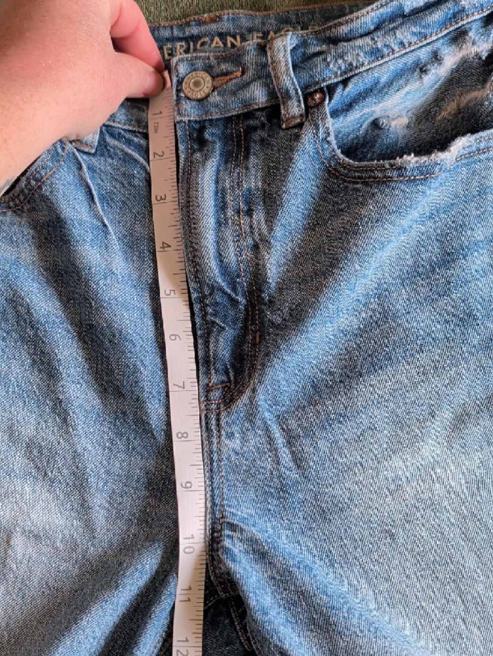 AE High-Rise Relaxed Taper Mom Jeans Distressed Size 6 - Picture 6 of 6